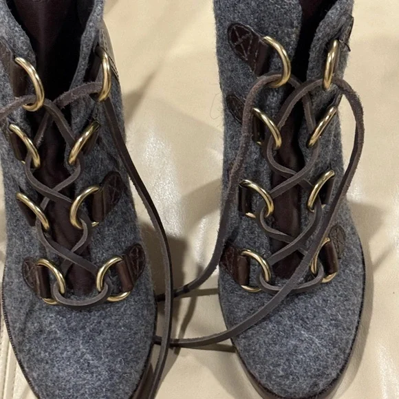 Tory Burch lace up gray and brown leather ankle boots - Picture 3 of 14